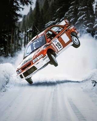 Thomas Radström - Christina (Tina) Thörner
50º International Swedish Rally 2001. Mitsubishi Carisma GT Evo VI (S44 TMR). Clasificado 2º.

Del 8 al 11 de Febrero, Karlstad.
Superficie: nieve - hielo.

El Rally constaba de 3 etapas con 380.31 km cronometrados divididos en 17 tramos especiales.

Tomaron la salida 75 equipos, finalizaron 41.@
Palabras clave: Mitsubishi;Carisma;Suecia;2001;Nieve