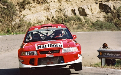 Tommi Mäkinen - Risto Mannisenmaki
37º Rallye Catalunya - Costa Brava - Rallye de España 2001. Mitsubishi Lancer Evo 6.5 (X6 MMR). Clasificado 3º.
Marlboro Mitsubishi Ralliart

Del 22 al 25 de Marzo, Lloret de Mar, Girona, Catalunya, España.
Superficie: asfalto.

El Rally tenia un total de 1779.13 km de los que 383.18 km divididos en 18 tramos eran especiales, (una de ellas fue cancelada SS12 La Riba 2 de 35.89 Km).

Se inscribieron 79 equipos, tomaron la salida 76, finalizaron 36.

© Petr Fitz
@
Palabras clave: Mitsubishi_Lancer;Evo;Catalunya;2001;España;Spain