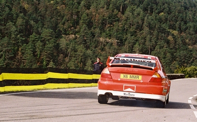 Tommi Mäkinen - Risto Mannisenmaki
37º Rallye Catalunya - Costa Brava - Rallye de España 2001. Mitsubishi Lancer Evo 6.5 (X6 MMR). Clasificado 3º.
Marlboro Mitsubishi Ralliart

Del 22 al 25 de Marzo, Lloret de Mar, Girona, Catalunya, España.
Superficie: asfalto.

El Rally tenia un total de 1779.13 km de los que 383.18 km divididos en 18 tramos eran especiales, (una de ellas fue cancelada SS12 La Riba 2 de 35.89 Km).

Se inscribieron 79 equipos, tomaron la salida 76, finalizaron 36.

© Petr Fitz
@
Palabras clave: Mitsubishi_Lancer;Evo;Catalunya;2001;España;Spain