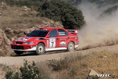 Tommi Mäkinen - Risto Mannisenmäki
48º Acropolis Rally 2001. Mitsubishi Lancer Evo 6.5 (W2 MMR). Clasificado 4º.
Marlboro Mitsubishi Ralliart

Del 14 al 17 de Junio, Atenas, Grecia.
Superficie: tierra.

El Rally tenia un total de 1613.98 km de los que 387.41 km divididos en 20 tramos eran especiales ((uno de ellos fue cancelado SS5 Elatia de 31.40 Km).

Tomaron la salida 110 equipos, finalizaron 47.

© eWRC
@
Palabras clave: Mitsubishi;Lancer;Acropolis;Grecia;2001