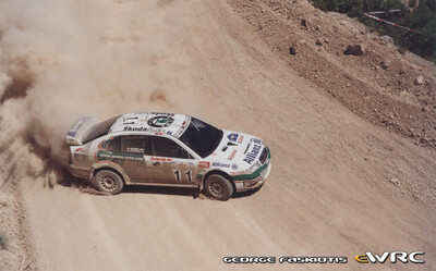 Armin Schwarz - Manfred Hiemer
48º Acropolis Rally 2001. Skoda Octavia WRC Evo2 (MBO 12-30). Clasificado 7º.
Skoda Motorsport

Del 14 al 17 de Junio, Atenas, Grecia.
Superficie: tierra.

El Rally tenia un total de 1613.98 km de los que 387.41 km divididos en 20 tramos eran especiales ((uno de ellos fue cancelado SS5 Elatia de 31.40 Km).

Tomaron la salida 110 equipos, finalizaron 47.

© George Faskiotis
@
Palabras clave: Skoda;Octavia;WRC;Grecia;Acropolis;2001