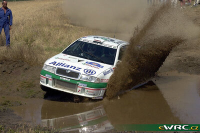 Armin Schwarz - Manfred Hiemer
48º Acropolis Rally 2001. Skoda Octavia WRC Evo2 (MBO 12-30). Clasificado 7º.
Skoda Motorsport

Del 14 al 17 de Junio, Atenas, Grecia.
Superficie: tierra.

El Rally tenia un total de 1613.98 km de los que 387.41 km divididos en 20 tramos eran especiales ((uno de ellos fue cancelado SS5 Elatia de 31.40 Km).

Tomaron la salida 110 equipos, finalizaron 47.

© eWRC
@
Palabras clave: Skoda;Octavia;WRC;Grecia;Acropolis;2001