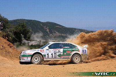 Armin Schwarz - Manfred Hiemer
48º Acropolis Rally 2001. Skoda Octavia WRC Evo2 (MBO 12-30). Clasificado 7º.
Skoda Motorsport

Del 14 al 17 de Junio, Atenas, Grecia.
Superficie: tierra.

El Rally tenia un total de 1613.98 km de los que 387.41 km divididos en 20 tramos eran especiales ((uno de ellos fue cancelado SS5 Elatia de 31.40 Km).

Tomaron la salida 110 equipos, finalizaron 47.

© eWRC
@
Palabras clave: Skoda;Octavia;WRC;Grecia;Acropolis;2001