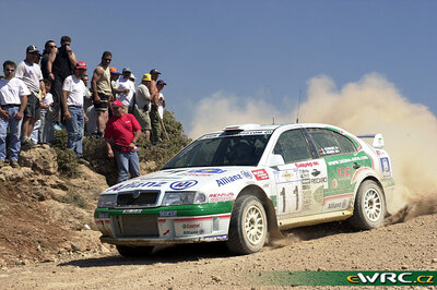 Armin Schwarz - Manfred Hiemer
48º Acropolis Rally 2001. Skoda Octavia WRC Evo2 (MBO 12-30). Clasificado 7º.
Skoda Motorsport

Del 14 al 17 de Junio, Atenas, Grecia.
Superficie: tierra.

El Rally tenia un total de 1613.98 km de los que 387.41 km divididos en 20 tramos eran especiales ((uno de ellos fue cancelado SS5 Elatia de 31.40 Km).

Tomaron la salida 110 equipos, finalizaron 47.

© eWRC
@
Palabras clave: Skoda;Octavia;WRC;Grecia;Acropolis;2001