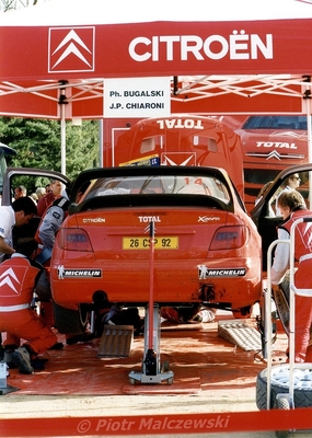 Philippe Bugalski - Jean-Paul Chiaroni
37º Rallye Catalunya - Costa Brava - Rallye de España 2001. Citroën Xsara WRC (26 CSP 92). Clasificado 8º.
Automobiles Citroën

Del 22 al 25 de Marzo, Lloret de Mar, Girona, Catalunya, España.
Superficie: asfalto.

El Rally tenia un total de 1779.13 km de los que 383.18 km divididos en 18 tramos eran especiales, (una de ellas fue cancelada SS12 La Riba 2 de 35.89 Km).

Se inscribieron 79 equipos, tomaron la salida 76, finalizaron 36.

© Piotr Malczewski
@
Palabras clave: Citroen;Xsara;Catalunya;Costa_Brava;2001