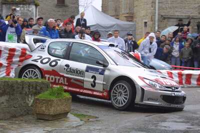 Gilles Panizzi - Hervé Panizzi
46º Rallye de France - Tour de Corse 2002. Peugeot 206 WRC (286 NNN 75). Clasificado 1º.

Del 7 al 10 de Marzo, Ajaccio, Córcega, Francia.
Superficie: asfalto.

El Rally tenia un total de 937.83 km de los que 357.70 km divididos en 16 tramos, eran especiales.

Se inscribieron 68 equipos, tomaron la salida 61, finalizaron 37.@
Palabras clave: Gilles_Panizzi;Peugeot;WRC;Corse;Corcega;2002