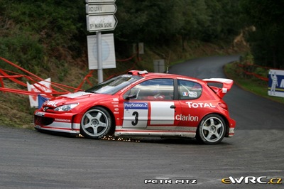 Gilles Panizzi - Hervé Panizzi
47º Tour de Corse - Rallye de France 2003. Peugeot 206 WRC (283 NNN 75). Clasificado 6º.
Marlboro Peugeot Total

Del 17 al 19 de Octubre, Ajaccio.
Superficie: asfalto.

El Rally tení­a un total de 971.75 km de los que 397.40 km divididos en 16 tramos eran especiales.

Se inscribieron 71 equipos, tomaron la salida 62, finalizaron 34.

© Petr Fitz
@@
Palabras clave: Peugeot;WRC;Corse;Corcega;2003