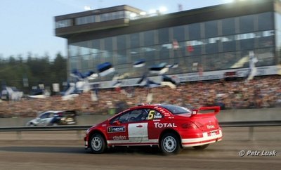 Marcus Grönholm - Timo Rautiainen
54º Neste Rally Finland 2004. Peugeot 307 WRC. Clasificado 1º.

Del 6 al 8 de Agosto, Jyväskylä, Finlandia.
Superficie: tierra.

El Rally tenía un total de 1577.16 km de los que 382.71 km divididos en 22 tramos eran especiales.

Tomaron la salida 68 equipos, finalizaron 34.

© Petr Lusk
@
Palabras clave: Marcus_Gronholm;Peugeot;WRC;Finlandia;2004