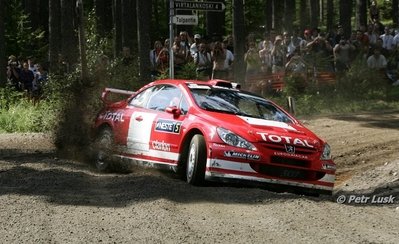 Marcus Grönholm - Timo Rautiainen
54º Neste Rally Finland 2004. Peugeot 307 WRC. Clasificado 1º.

Del 6 al 8 de Agosto, Jyväskylä, Finlandia.
Superficie: tierra.

El Rally tenía un total de 1577.16 km de los que 382.71 km divididos en 22 tramos eran especiales.

Tomaron la salida 68 equipos, finalizaron 34.

© Petr Lusk
@
Palabras clave: Marcus_Gronholm;Peugeot;WRC;Finlandia;2004