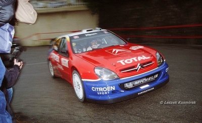 Carlos Sainz Cenamor - Marc Marti
72º Rallye Automobile de Monte-Carlo 2004. Citröen Xsara WRC. Abandonó por accidente en SS9 Sigale - Col de Bleine 1 de 28.39 km.

Del 23 al 25 de Enero, Monaco.
Superficie: asfalto.

El Rally tenia un total de 1,331.92 Km de los que 389.12 Km divididos en 15 tramos eran especiales (2 de ellos fueron cancelados SS1 Selonnet - Breziers 1 de 22.64 Km y SS10 Tourette du Chateau - St Antonin 2 de 24.80 Km. Uno de ellos se dio con tiempo de tramo teórico a todos los equipos, SS8 Tourette du Chateau - St Antonin 1 de 24.80 Km).

Se inscribieron 45 equipos, tomaron la salida 43, finalizaron 20.

© Leszek Kusmirek
@
Palabras clave: Carlos_Sainz;Montecarlo;Citroen;Xsara;WRC;2004