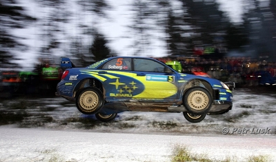Petter Solberg - Phil Mills
54º Uddeholm Swedish Rally 2005. Subaru Impreza S10 WRC 04. Clasificado 1º.

Del 11 al 13 de Febrero, Karlstad.
Superficie: nieve - hielo.

El Rally tenia un total de 1726.00 km de los que 335.55 km divididos en 2 etapas y 20 tramos eran especiales.

Tomaron la salida 69 equipos, finalizaron 46.

© Petr Lusk
@
Palabras clave: Petter_Solberg;Subaru;Impreza;WRC;Suecia;Nieve;2005;