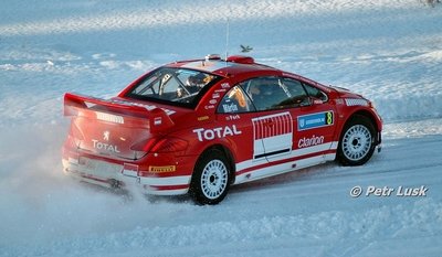 Markko Märtin - Michael Park
54º Uddeholm Swedish Rally 2005. Peugeot 307 WRC. Clasificado 2º.

Del 11 al 13 de Febrero, Karlstad.
Superficie: nieve - hielo.

El Rally tenia un total de 1726.00 km de los que 335.55 km divididos en 2 etapas y 20 tramos eran especiales.

Tomaron la salida 69 equipos, finalizaron 46.

© Petr Lusk
@
Palabras clave: Markko_Martin;Peugeot;WRC;Suecia;2005;Nieve