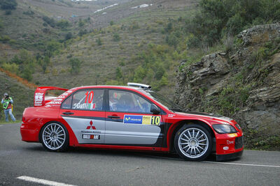 Gianluigi Galli - Guido D'Amore
41º RallyRACC Catalunya - Costa Daurada 2005. Mitsubishi Lancer WRC 05 (KR05 ZKJ). Abandonó después de la meta de SS9 Colldejou 1 de 28.48 km.
Mitsubishi Motors

Del 28 al 30 de Octubre, Salou, Tarragona, Catalunya, España.
Superficie: asfalto.

358.75 km El Rally tenía un total de 1301.84 km de los que 358.75 km divididos en 15 tramos eran especiales.

Tomaron la salida 58 equipos, finalizaron 40.@
Palabras clave: Mitsubishi;Lancer;WRC;Catalunya;2005