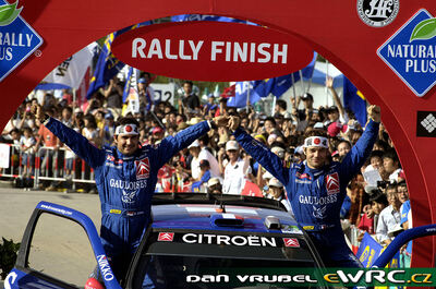 Sébastien Loeb - Daniel Elena
6º Rally de Japan 2006. Citröen Xsara WRC (831 DPT 78). Clasificado 1º.
Kronos Racing

Del 1 al 3 de Octubre, Obihiro, Hokkaido.
Superficie: tierra.

El Rally constaba de 3 etapas con un total de 1586.52 km de los que 345.72 km divididos en 27 tramos eran cronometrados.

Tomaron la salida 87 equipos, finalizaron 78.

© Dan Vrubel
@
Palabras clave: Citroen;Xsara;WRC;Japon;2006