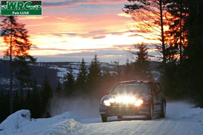 Sébastien Loeb - Daniel Elena
55º Uddeholm Swedish Rally 2006. Citroën Xsara WRC (831 DPT 78). Clasificado 2º.
Kronos Racing

Del 3 al 5 de Febrero, Karlstad, Värmland County.
Superficie: nieve - hielo.

El Rally constaba de 3 etapas con un total de 1441.16 km de los que 349.02 km divididos en 19 tramos eran cronometrados.

Tomaron la salida 63 equipos, finalizaron 51.

© Joachim Hähn
@@
Palabras clave: Citroen;Xsara;WRC;Suecia;2006;Nieve