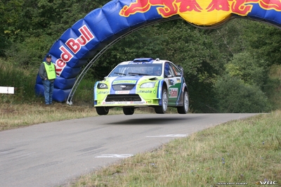 Marcus Grönholm - Timo Rautiainen
25º OMV ADAC Rallye Deutschland 2006. Ford Focus RS WRC '06 (EU55 CNN). Clasificado 3º.
BP Ford World Rally Team

Del 11 al 13 de Agosto, Trier, Rhineland-Palatinate.
Superficie: asfalto.

El Rally constaba de 3 etapas con un total de 1300.48 km de los que 349.11 km divididos en 19 tramos eran cronometrados.

Tomaron la salida 73 equipos, finalizaron 56.

© Joachim Hähn
@@
Palabras clave: Ford;Focus;WRC;Alemania;Deutschland;2006