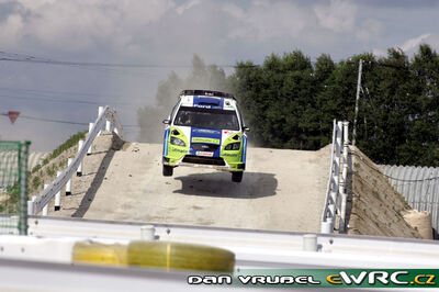 Mikko Hirvonen - Jarmo Lehtinen
6º Rally de Japan 2006. Ford Focus RS WRC '06 (EU55 CNJ). Clasificado 3º.
BP Ford World Rally Team

Del 1 al 3 de Octubre, Obihiro, Hokkaido.
Superficie: tierra.

El Rally constaba de 3 etapas con un total de 1586.52 km de los que 345.72 km divididos en 27 tramos eran cronometrados.

Tomaron la salida 87 equipos, finalizaron 78.

© Dan Vrubel
@@
Palabras clave: Ford;Focus;WRC;Japon;2006