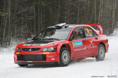 Gianluigi Galli - Giovanni Bernacchini
55º Uddeholm Swedish Rally 2006. Mitsubishi Lancer WRC 05 (KR05 ZKL). Clasificado 4º.

Del 3 al 5 de Febrero, Karlstad, Värmland County.
Superficie: nieve - hielo.

El Rally constaba de 3 etapas con un total de 1441.16 km de los que 349.02 km divididos en 19 tramos eran cronometrados.

Tomaron la salida 63 equipos, finalizaron 51.

© Joachim Hähn
@@
Palabras clave: Mitsubishi;Lancer;WRC;Suecia;2006