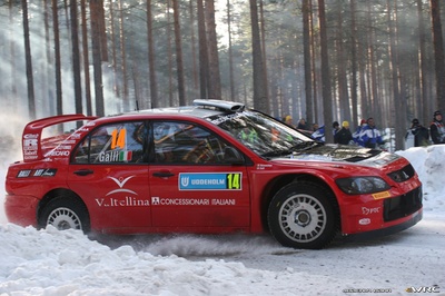 Gianluigi Galli - Giovanni Bernacchini
55º Uddeholm Swedish Rally 2006. Mitsubishi Lancer WRC 05 (KR05 ZKL). Clasificado 4º.

Del 3 al 5 de Febrero, Karlstad, Värmland County.
Superficie: nieve - hielo.

El Rally constaba de 3 etapas con un total de 1441.16 km de los que 349.02 km divididos en 19 tramos eran cronometrados.

Tomaron la salida 63 equipos, finalizaron 51.

© Joachim Hähn@@
Palabras clave: Mitsubishi;Lancer;WRC;Suecia;2006