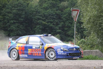 Toni Gardemeister - Jakke Honkanen
25º OMV ADAC Rallye Deutschland 2006. Citroën Xsara WRC (387 DRG 78). Clasificado 4º.
Astra Racing

Del 11 al 13 de Agosto, Trier, Rhineland-Palatinate.
Superficie: asfalto.

El Rally constaba de 3 etapas con un total de 1300.48 km de los que 349.11 km divididos en 19 tramos eran cronometrados.

Tomaron la salida 73 equipos, finalizaron 56.

© Joachim Hähn
@@
Palabras clave: Citroen;Xsara;WRC;Alemania;Deutschland;2006