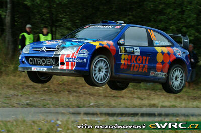 Toni Gardemeister - Jakke Honkanen
25º OMV ADAC Rallye Deutschland 2006. Citroën Xsara WRC (387 DRG 78). Clasificado 4º.
Astra Racing

Del 11 al 13 de Agosto, Trier, Rhineland-Palatinate.
Superficie: asfalto.

El Rally constaba de 3 etapas con un total de 1300.48 km de los que 349.11 km divididos en 19 tramos eran cronometrados.

Tomaron la salida 73 equipos, finalizaron 56.

© Vít Bezdekovský
@@
Palabras clave: Citroen;Xsara;WRC;Alemania;Deutschland;2006