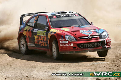 Toni Gardemeister - Jakke Honkanen
53º BP Ultimate Acropolis Rally of Greece 2006. Citroën Xsara WRC (833 DPT 78). Clasificado 4º.
Astra Racing

Del 2 al 4 de Junio, Athens.
Superficie: tierra.

El Rally constabade 3 etapas con un tenia un total de 1279.29 km de los que 355.62 km divididos en 18 tramos eran cronometrados.

Se inscribieron 91 equipos, tomaron la salida 84, finalizaron 69.

© Petr Lusk
@@
Palabras clave: Citroen;Xsara;WRC;Grecia;Acropolis;Atenas;2006