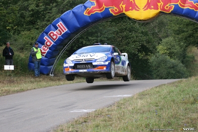 Manfred Stohl - Ilka Minor
25º OMV ADAC Rallye Deutschland 2006. Peugeot 307 WRC (471 PWL 75). Clasificado 5º.
OMV Peugeot Norway

Del 11 al 13 de Agosto, Trier, Rhineland-Palatinate.
Superficie: asfalto.

El Rally constaba de 3 etapas con un total de 1300.48 km de los que 349.11 km divididos en 19 tramos eran cronometrados.

Tomaron la salida 73 equipos, finalizaron 56.

© Joachim Hähn
@@
Palabras clave: Peugeot;WRC;Alemania;Deutschland;2006
