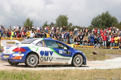 Manfred Stohl - Ilka Minor
25º OMV ADAC Rallye Deutschland 2006. Peugeot 307 WRC (471 PWL 75). Clasificado 5º.
OMV Peugeot Norway

Del 11 al 13 de Agosto, Trier, Rhineland-Palatinate.
Superficie: asfalto.

El Rally constaba de 3 etapas con un total de 1300.48 km de los que 349.11 km divididos en 19 tramos eran cronometrados.

Tomaron la salida 73 equipos, finalizaron 56.

© Joachim Hähn
@@
Palabras clave: Peugeot;WRC;Alemania;Deutschland;2006