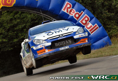 Manfred Stohl - Ilka Minor
25º OMV ADAC Rallye Deutschland 2006. Peugeot 307 WRC (471 PWL 75). Clasificado 5º.
OMV Peugeot Norway

Del 11 al 13 de Agosto, Trier, Rhineland-Palatinate.
Superficie: asfalto.

El Rally constaba de 3 etapas con un total de 1300.48 km de los que 349.11 km divididos en 19 tramos eran cronometrados.

Tomaron la salida 73 equipos, finalizaron 56.

© Marek Felt
@@
Palabras clave: Peugeot;WRC;Alemania;Deutschland;2006