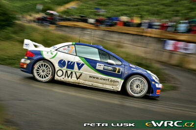 Manfred Stohl - Ilka Minor
25º OMV ADAC Rallye Deutschland 2006. Peugeot 307 WRC (471 PWL 75). Clasificado 5º.
OMV Peugeot Norway

Del 11 al 13 de Agosto, Trier, Rhineland-Palatinate.
Superficie: asfalto.

El Rally constaba de 3 etapas con un total de 1300.48 km de los que 349.11 km divididos en 19 tramos eran cronometrados.

Tomaron la salida 73 equipos, finalizaron 56.

© Petr Lusk
@@
Palabras clave: Peugeot;WRC;Alemania;Deutschland;2006