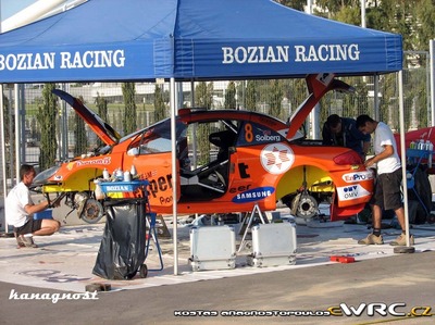 Asistencia del Equipo OMV Peugeot Norway en el 53º BP Ultimate Acropolis Rally of Greece 2006
En el Peugeot 307 WRC (468 PWL 75) de Henning Solberg - Cato Menkerud, clasificado 5º.

Del 2 al 4 de Junio, Athens.
Superficie: tierra.

El Rally constabade 3 etapas con un tenia un total de 1279.29 km de los que 355.62 km divididos en 18 tramos eran cronometrados.

Se inscribieron 91 equipos, tomaron la salida 84, finalizaron 69.

© Kostas Anagnostopoulos
@@
Palabras clave: Peugeot;WRC;Atenas;Grecia;Acropolis;2006;Asistencias