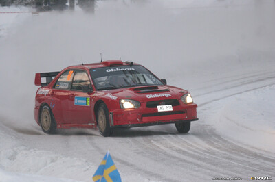 Thomas Rådström - Jörgen Skallman
55º Uddeholm Swedish Rally 2006. Subaru Impreza S10 WRC '04 (XKS 870). Clasificado 5º.

Del 3 al 5 de Febrero, Karlstad, Värmland County.
Superficie: nieve - hielo.

El Rally constaba de 3 etapas con un total de 1441.16 km de los que 349.02 km divididos en 19 tramos eran cronometrados.

Tomaron la salida 63 equipos, finalizaron 51.

© Joachim Hähn
@@
Palabras clave: Subaru;Impreza;WRC;Suecia;2006;Nieve