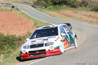 Jan Kopecký - Filip Schovánek
42º RallyRACC Catalunya - Costa Daurada 2006. Skoda Fabia WRC (4S8 9856). Clasificado 5º.
Czech RT Škoda Kopecký

Del 24 al 26 de Marzo, Salou, Tarragona, Catalunya, España.
Superficie: asfalto.

El Rally tenia un total de 1376.14 Km de los que 346.43 Km divididos en 16 tramos eran especiales.

Se inscribieron 71 equipos, tomaron la salida 66, finalizaron 56.

© Joachim Hähn
@@
Palabras clave: Skoda;Fabia;WRC;Catalunya;España;Spain;2006