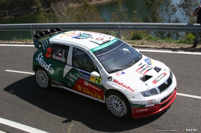 Jan Kopecký - Filip Schovánek
42º RallyRACC Catalunya - Costa Daurada 2006. Skoda Fabia WRC (4S8 9856). Clasificado 5º.
Czech RT Škoda Kopecký

Del 24 al 26 de Marzo, Salou, Tarragona, Catalunya, España.
Superficie: asfalto.

El Rally tenia un total de 1376.14 Km de los que 346.43 Km divididos en 16 tramos eran especiales.

Se inscribieron 71 equipos, tomaron la salida 66, finalizaron 56.

© Joachim Hähn
@@
Palabras clave: Skoda;Fabia;WRC;Catalunya;España;Spain;2006