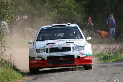 Jan Kopecký - Filip Schovánek
42º RallyRACC Catalunya - Costa Daurada 2006. Skoda Fabia WRC (4S8 9856). Clasificado 5º.
Czech RT Škoda Kopecký

Del 24 al 26 de Marzo, Salou, Tarragona, Catalunya, España.
Superficie: asfalto.

El Rally tenia un total de 1376.14 Km de los que 346.43 Km divididos en 16 tramos eran especiales.

Se inscribieron 71 equipos, tomaron la salida 66, finalizaron 56.

© Joachim Hähn
@@
Palabras clave: Skoda;Fabia;WRC;Catalunya;España;Spain;2006