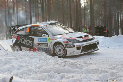 Kosti Katajamäki - Timo Alanne
55º Uddeholm Swedish Rally 2006. Ford Focus RS WRC '04 (EG53 AVD). Clasificado 6º.

Del 3 al 5 de Febrero, Karlstad, Värmland County.
Superficie: nieve - hielo.

El Rally constaba de 3 etapas con un total de 1441.16 km de los que 349.02 km divididos en 19 tramos eran cronometrados.

Tomaron la salida 63 equipos, finalizaron 51.

© Joachim Hähn
@@
Palabras clave: Ford;Focus;WRC;Suecia;2006;Nieve