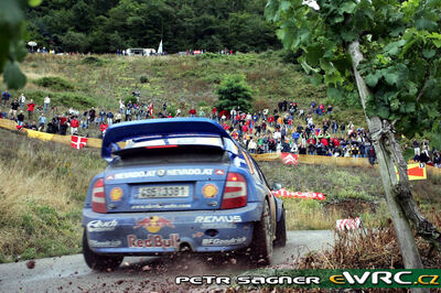 Andreas Aigner - Klaus Wicha
25º OMV ADAC Rallye Deutschland 2006. Skoda Fabia WRC (4S5 3381). Clasificado 6º.
Red Bull Skoda

Del 11 al 13 de Agosto, Trier, Rhineland-Palatinate.
Superficie: asfalto.

El Rally constaba de 3 etapas con un total de 1300.48 km de los que 349.11 km divididos en 19 tramos eran cronometrados.

Tomaron la salida 73 equipos, finalizaron 56.

© Petr Sagner
@@
Palabras clave: Skoda;Fabia;WRC;2006