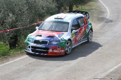 François Duval - Patrick Pivato
42º RallyRACC Catalunya - Costa Daurada 2006. Skoda Fabia WRC (S37 88E). Clasificado 6º.
First Motorsport Skoda

Del 24 al 26 de Marzo, Salou, Tarragona, Catalunya, España.
Superficie: asfalto.

El Rally tenia un total de 1376.14 Km de los que 346.43 Km divididos en 16 tramos eran especiales.

Se inscribieron 71 equipos, tomaron la salida 66, finalizaron 56.

© Joachim Hähn
@@
Palabras clave: Skoda;Fabia;WRC;Catalunya;Spain;España;2006