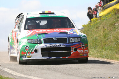 François Duval - Patrick Pivato
42º RallyRACC Catalunya - Costa Daurada 2006. Skoda Fabia WRC (S37 88E). Clasificado 6º.
First Motorsport Skoda

Del 24 al 26 de Marzo, Salou, Tarragona, Catalunya, España.
Superficie: asfalto.

El Rally tenia un total de 1376.14 Km de los que 346.43 Km divididos en 16 tramos eran especiales.

Se inscribieron 71 equipos, tomaron la salida 66, finalizaron 56.

© Joachim Hähn
@@
Palabras clave: Skoda;Fabia;WRC;Catalunya;Spain;España;2006