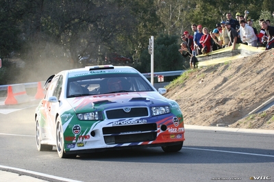 François Duval - Patrick Pivato
42º RallyRACC Catalunya - Costa Daurada 2006. Skoda Fabia WRC (S37 88E). Clasificado 6º.
First Motorsport Skoda

Del 24 al 26 de Marzo, Salou, Tarragona, Catalunya, España.
Superficie: asfalto.

El Rally tenia un total de 1376.14 Km de los que 346.43 Km divididos en 16 tramos eran especiales.

Se inscribieron 71 equipos, tomaron la salida 66, finalizaron 56.

© Joachim Hähn
@@
Palabras clave: Skoda;Fabia;WRC;Catalunya;Spain;España;2006