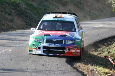 François Duval - Patrick Pivato
42º RallyRACC Catalunya - Costa Daurada 2006. Skoda Fabia WRC (S37 88E). Clasificado 6º.
First Motorsport Skoda

Del 24 al 26 de Marzo, Salou, Tarragona, Catalunya, España.
Superficie: asfalto.

El Rally tenia un total de 1376.14 Km de los que 346.43 Km divididos en 16 tramos eran especiales.

Se inscribieron 71 equipos, tomaron la salida 66, finalizaron 56.

© Joachim Hähn
@@
Palabras clave: Skoda;Fabia;WRC;Catalunya;Spain;España;2006