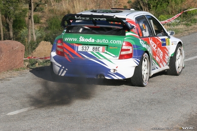 François Duval - Patrick Pivato
42º RallyRACC Catalunya - Costa Daurada 2006. Skoda Fabia WRC (S37 88E). Clasificado 6º.
First Motorsport Skoda

Del 24 al 26 de Marzo, Salou, Tarragona, Catalunya, España.
Superficie: asfalto.

El Rally tenia un total de 1376.14 Km de los que 346.43 Km divididos en 16 tramos eran especiales.

Se inscribieron 71 equipos, tomaron la salida 66, finalizaron 56.

© Joachim Hähn
@@
Palabras clave: Skoda;Fabia;WRC;Catalunya;Spain;España;2006