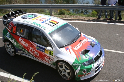 François Duval - Patrick Pivato
42º RallyRACC Catalunya - Costa Daurada 2006. Skoda Fabia WRC (S37 88E). Clasificado 6º.
First Motorsport Skoda

Del 24 al 26 de Marzo, Salou, Tarragona, Catalunya, España.
Superficie: asfalto.

El Rally tenia un total de 1376.14 Km de los que 346.43 Km divididos en 16 tramos eran especiales.

Se inscribieron 71 equipos, tomaron la salida 66, finalizaron 56.

© Joachim Hähn
@@
Palabras clave: Skoda;Fabia;WRC;Catalunya;Spain;España;2006