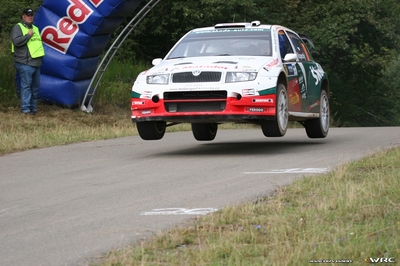 Jan Kopecký - Filip Schovánek
25º OMV ADAC Rallye Deutschland 2006. Skoda Fabia WRC (4S8 9856). Clasificado 7º.
Czech RT Skoda Kopecký

Del 11 al 13 de Agosto, Trier, Rhineland-Palatinate.
Superficie: asfalto.

El Rally constaba de 3 etapas con un total de 1300.48 km de los que 349.11 km divididos en 19 tramos eran cronometrados.

Tomaron la salida 73 equipos, finalizaron 56.

© Joachim Hähn
@@
Palabras clave: Skoda;Fabia;WRC;Alemania;2006