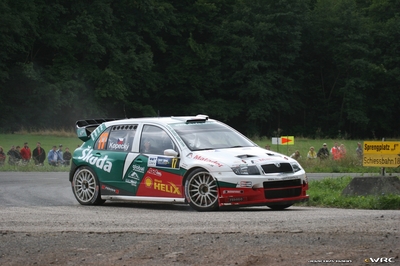 Jan Kopecký - Filip Schovánek
25º OMV ADAC Rallye Deutschland 2006. Skoda Fabia WRC (4S8 9856). Clasificado 7º.
Czech RT Skoda Kopecký

Del 11 al 13 de Agosto, Trier, Rhineland-Palatinate.
Superficie: asfalto.

El Rally constaba de 3 etapas con un total de 1300.48 km de los que 349.11 km divididos en 19 tramos eran cronometrados.

Tomaron la salida 73 equipos, finalizaron 56.

© Joachim Hähn
@@
Palabras clave: Skoda;Fabia;WRC;Alemania;2006