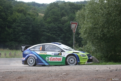 Mikko Hirvonen - Jarmo Lehtinen
25º OMV ADAC Rallye Deutschland 2006. Ford Focus RS WRC '06 (EU55 CNX). Clasificado 9º.
BP Ford World Rally Team

Del 11 al 13 de Agosto, Trier, Rhineland-Palatinate.
Superficie: asfalto.

El Rally constaba de 3 etapas con un total de 1300.48 km de los que 349.11 km divididos en 19 tramos eran cronometrados.

Tomaron la salida 73 equipos, finalizaron 56.

© Joachim Hähn
@@
Palabras clave: Ford;Focus;WRC;Alemania;2006