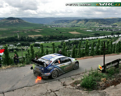 Mikko Hirvonen - Jarmo Lehtinen
25º OMV ADAC Rallye Deutschland 2006. Ford Focus RS WRC '06 (EU55 CNX). Clasificado 9º.
BP Ford World Rally Team

Del 11 al 13 de Agosto, Trier, Rhineland-Palatinate.
Superficie: asfalto.

El Rally constaba de 3 etapas con un total de 1300.48 km de los que 349.11 km divididos en 19 tramos eran cronometrados.

Tomaron la salida 73 equipos, finalizaron 56.

© Petr Lusk
@@
Palabras clave: Ford;Focus;WRC;Alemania;2006