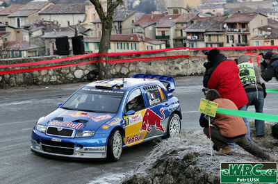 Gilles Panizzi - Hervé Panizzi
74º Rallye Automobile de Monte-Carlo 2006. Skoda Fabia WRC (4S5 3382). Clasificado 10º.
Red Bull Skoda

Del 20 al 22 de Enero, Monaco.
Superficie: asfalto - nieve.

El Rally tenia un total de 1294.89 Km de los que 366.39 km divididos en 18 tramos eran especiales, (2 de ellas fueron canceladas SS3 Pierlas - Ilonse 1 de 23.22 Km y SS11 La Tour sur Tinee - Utelle 2 de 18.73 Km).

Se inscribieron 53 equipos, tomaron la salida 51, finalizaron 43.

© Petr Lusk
@@
Palabras clave: Skoda;Fabia;WRC;Montecarlo;2006