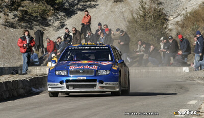 Gilles Panizzi - Hervé Panizzi
74º Rallye Automobile de Monte-Carlo 2006. Skoda Fabia WRC (4S5 3382). Clasificado 10º.
Red Bull Skoda

Del 20 al 22 de Enero, Monaco.
Superficie: asfalto - nieve.

El Rally tenia un total de 1294.89 Km de los que 366.39 km divididos en 18 tramos eran especiales, (2 de ellas fueron canceladas SS3 Pierlas - Ilonse 1 de 23.22 Km y SS11 La Tour sur Tinee - Utelle 2 de 18.73 Km).

Se inscribieron 53 equipos, tomaron la salida 51, finalizaron 43.

© Petr Sagner
@@
Palabras clave: Skoda;Fabia;WRC;Montecarlo;2006