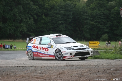Gareth MacHale - Paul Nagle
25º OMV ADAC Rallye Deutschland 2006. Ford Focus RS WRC '04 (ET53 UNY). Clasificado 10º.

Del 11 al 13 de Agosto, Trier, Rhineland-Palatinate.
Superficie: asfalto.

El Rally constaba de 3 etapas con un total de 1300.48 km de los que 349.11 km divididos en 19 tramos eran cronometrados.

Tomaron la salida 73 equipos, finalizaron 56.

© Joachim Hähn
@@
Palabras clave: Ford;Focus;WRC;Alemania